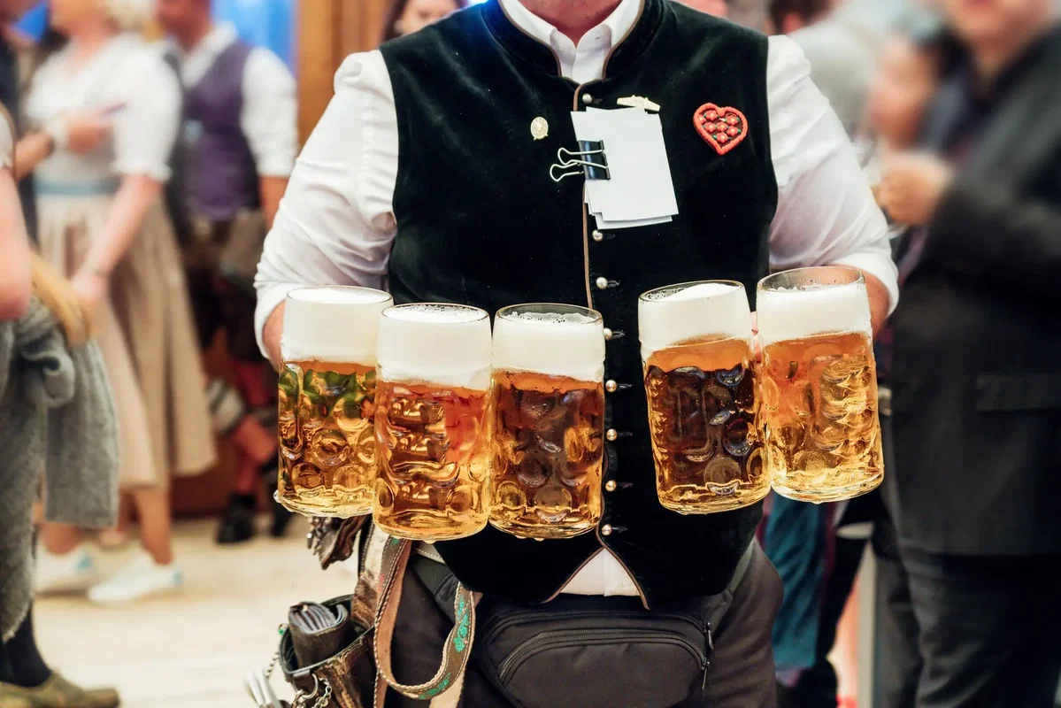 Alkohol und Kater nach dem Oktoberfest in München