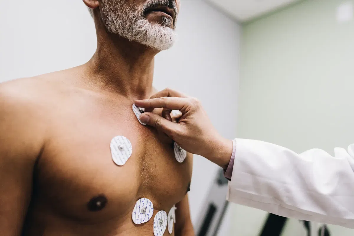 Diagnostik in der Hausarztpraxis: EKG Untersuchung als Teil der hausärztlichen Abklärung