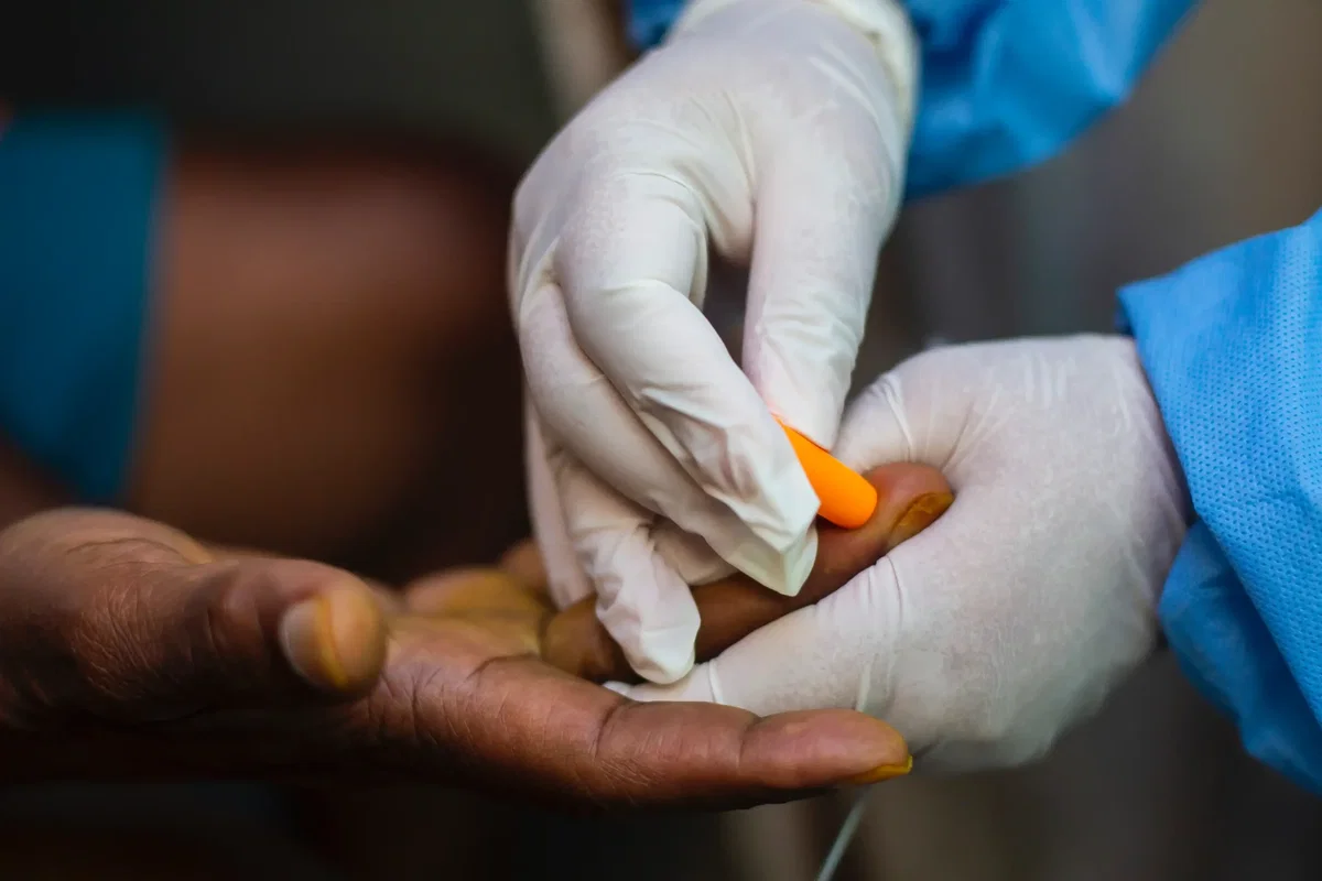 Blutabnahme für CRP Schnelltest in München – Hausarztpraxis am Romanplatz