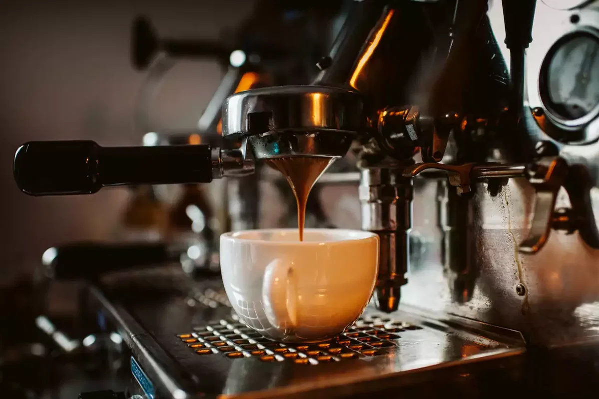 Kaffee-Alternativen bei Histaminintoleranz: Zubereitung, Menge und entkoffeinierter Kaffee als Test.